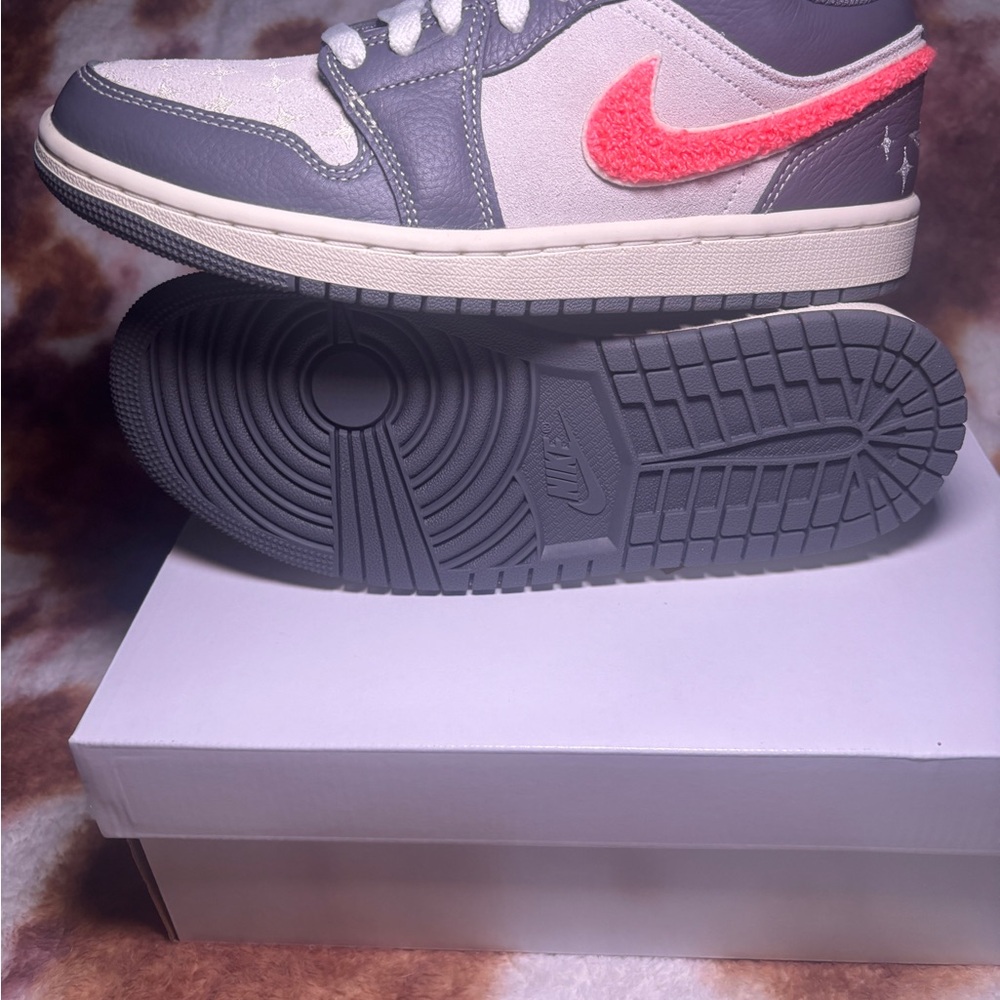 NWT WMNS Jordan 1 Low - Picture 8 of 9